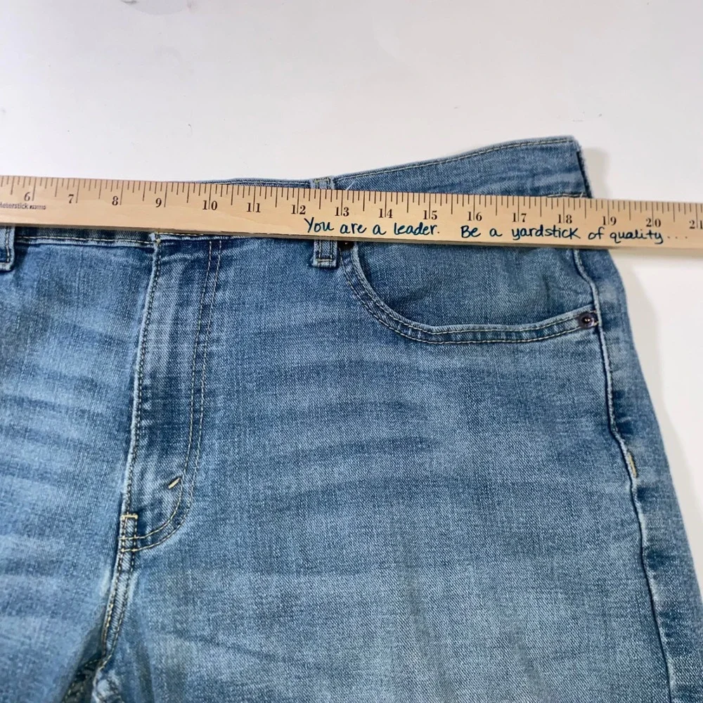 Signature by Levi Strauss Mens 561 Relaxed Straight Leg Blue Jeans 39x31.5
